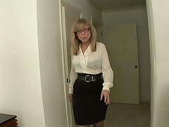 Mature milf showing the